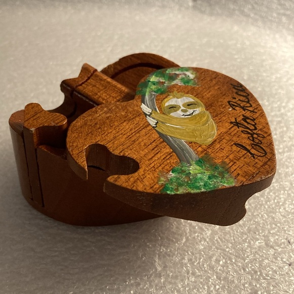 NWOT - Wooden Handmade Carved Costa Rica Heart Shaped Puzzle Box - Picture 7 of 7